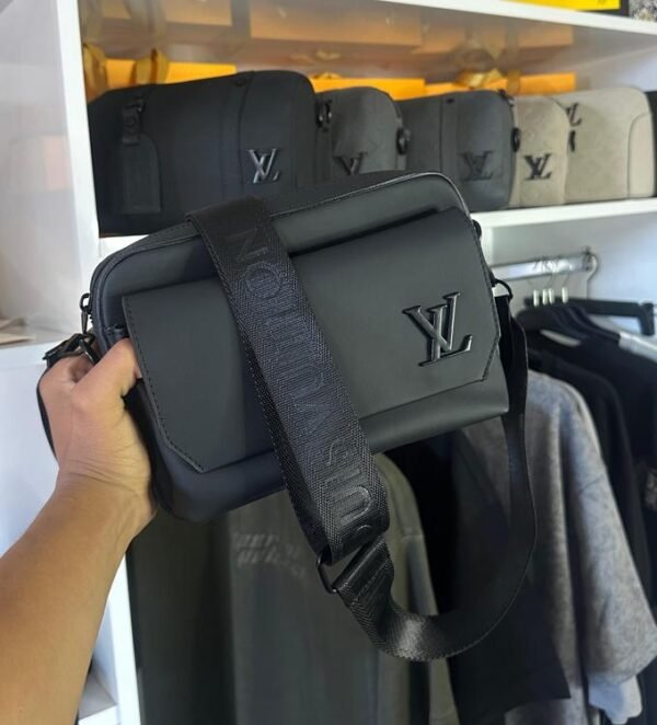 LV pochette - Image 2