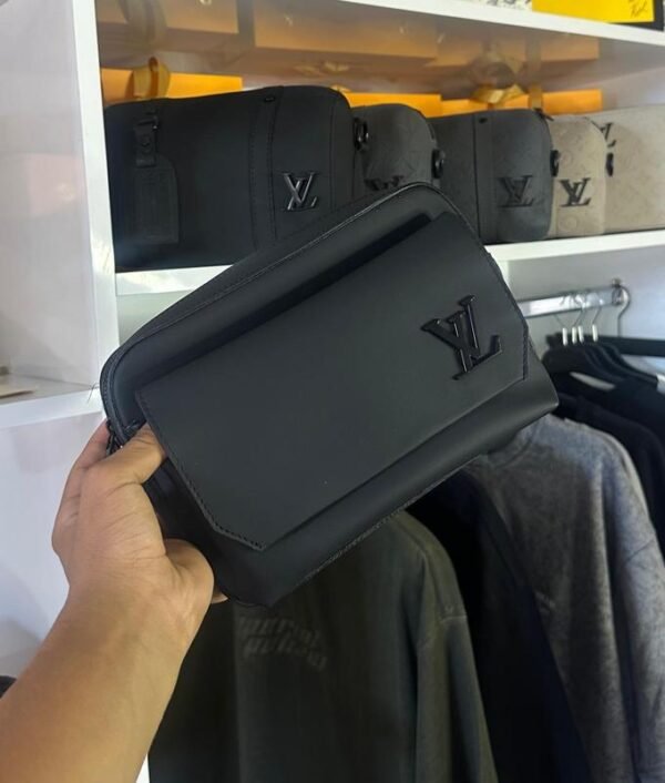 LV pochette