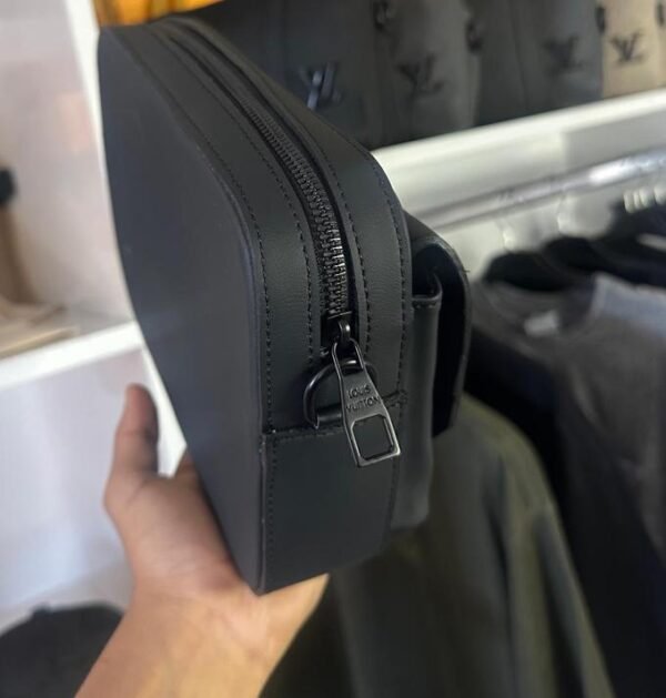 LV pochette - Image 4